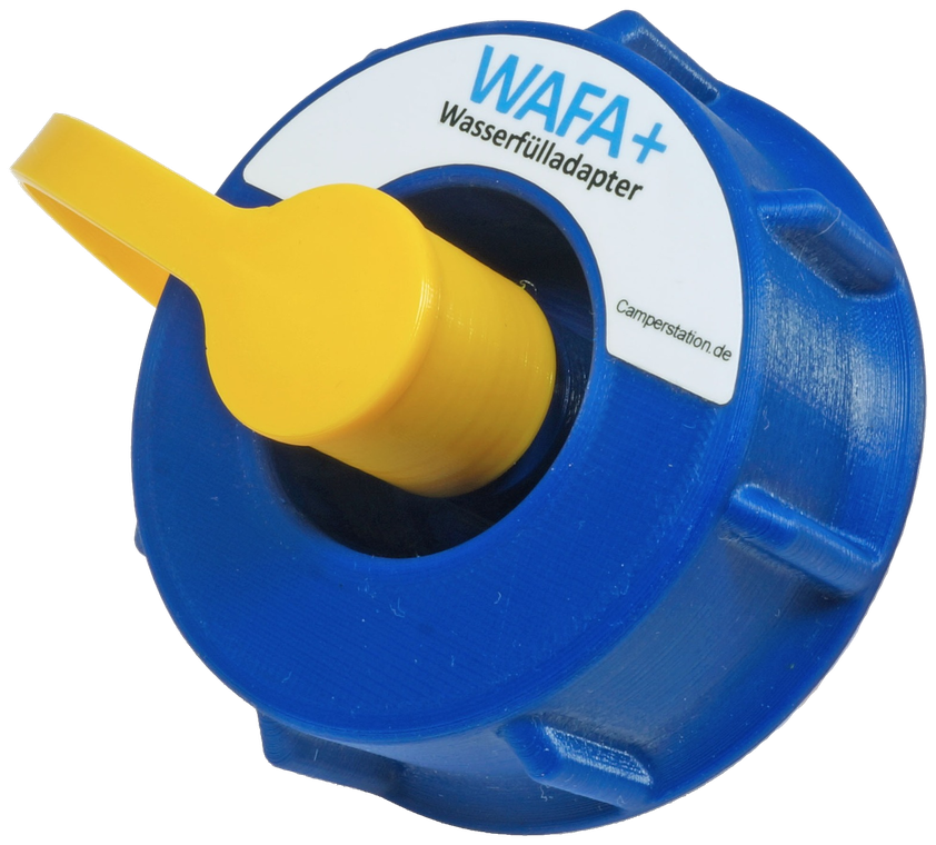 WAFA+ Wasserfülladapter aus blauem Kunststoff mit Aufkleber „WAFA+ Wasserfülladapter“, im Anschluss steckt eine gelbe Staubschutzkappe